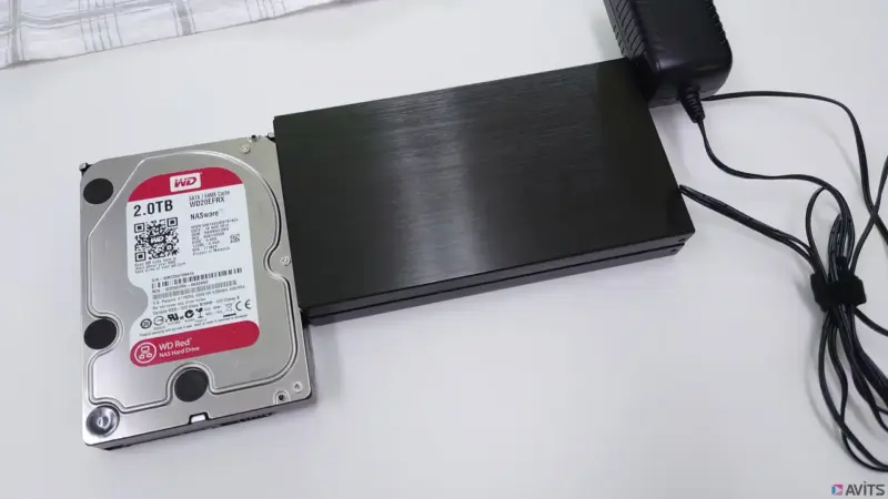 そこで一緒にお求め頂いたのは3.5インチの大容量HDD。容量は2TB!アルミ製ケースに収納し、データをコピーしてお渡ししました。