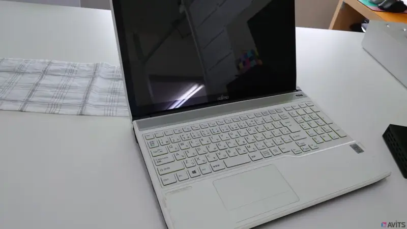 約10年間使った富士通製のノートPC。このときはまだWindows7でSSDを搭載したPCはごく一部の高価なモデルのみでした。