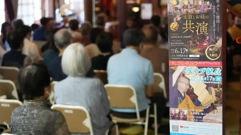 開始30分前から続々と集まって、用意した椅子がすべてなくなる事態に…。