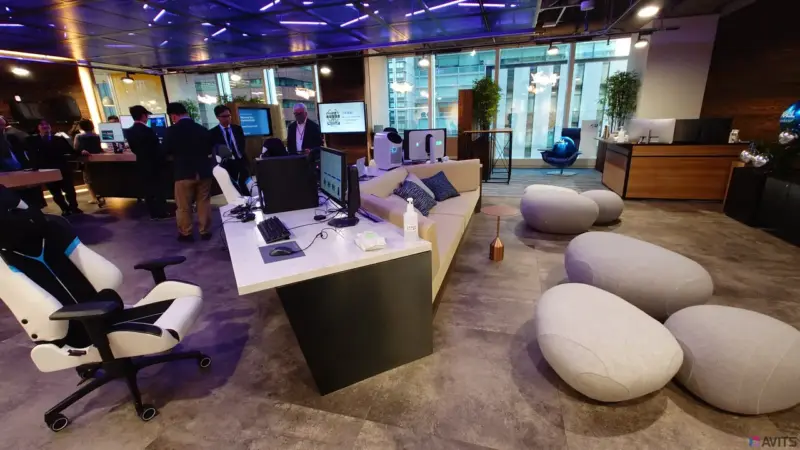 とても綺麗でゆったりとしたショールーム。社員の方々もくつろげる空間となっているようです。