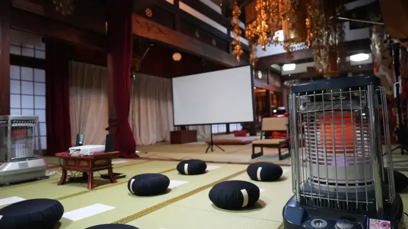 朝早くからストーブを何台もつけられていました。ご参加の皆様への心遣いが感じられます。