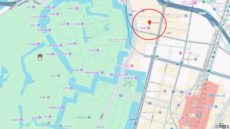 赤丸の中心が「Otemachi One」。左半分を占める緑色のエリアは皇居、右下の赤色のエリアは東京駅です。