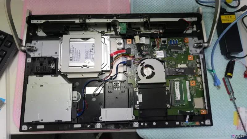 ５年ぐらい前に購入されたというパソコンの本体内部はホコリひとつなく綺麗な状態！✨