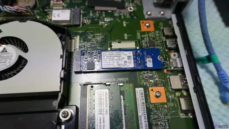 m.2スロットにはIntel製Optaneメモリー（16GB）が装着されていました。当時として画期的なテクノロジーでしたが…。