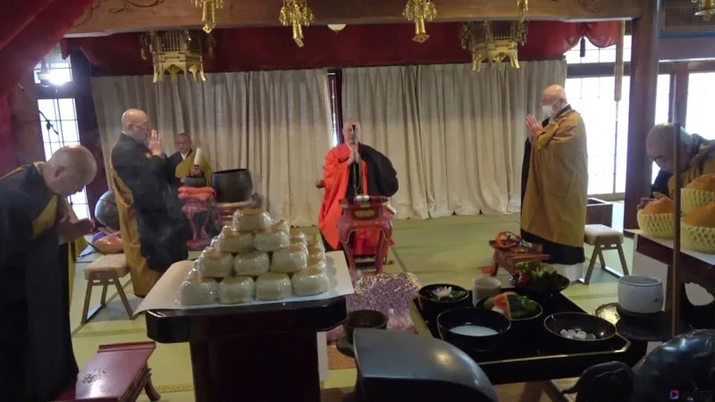 総勢6名の僧侶による読経が響き渡る、厳粛な春彼岸会供養🙏 
ライブ配信をご覧の皆様はもちろん、参列者の方々からもご覧になって欲しいカメラアングルにもこだわりました🎥🙏