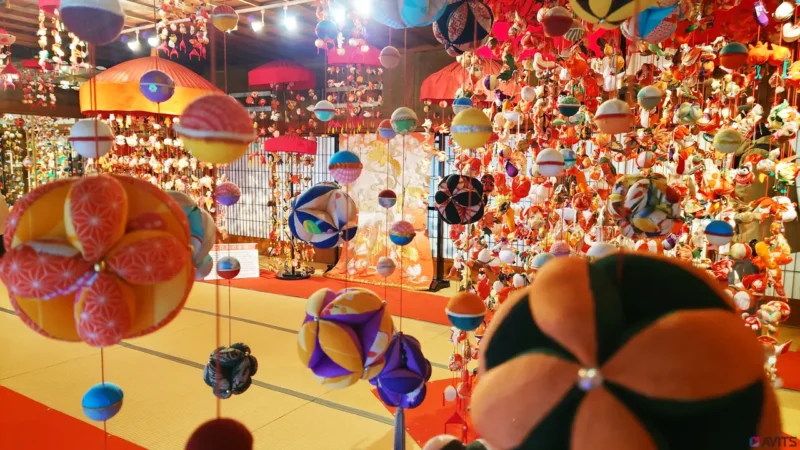 ところ狭しとたくさんの傘福が歓迎してくれています。