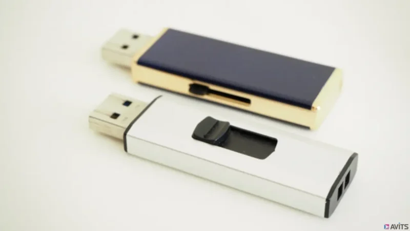 簡単に接続でき、ファイル保存が容易にできるUSBメモリーですが永久的には使えません。