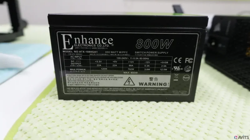 取り外した旧電源、Enhance製の800Wユニットです。スペック上は十分に見えますが、注目すべきは+12Vラインの安定性。Ryzen 9とRTX 3070というハイパワー構成を5年間支え続けたことで、コンデンサの寿命や電圧のフラつきが出ていた可能性が高いです。PCの安定は、まずここから始まります！