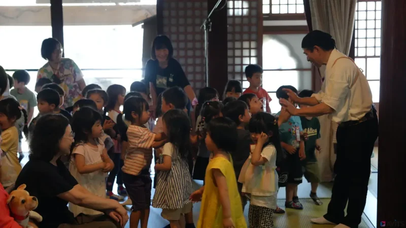 子どもたちからも大人気で、演者の方もうれしそうです。