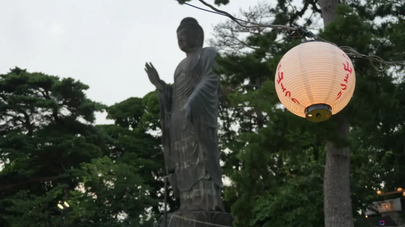 大仏様も天気を心配している?