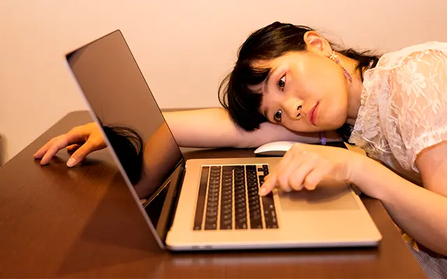 無線が遅くて困った女性